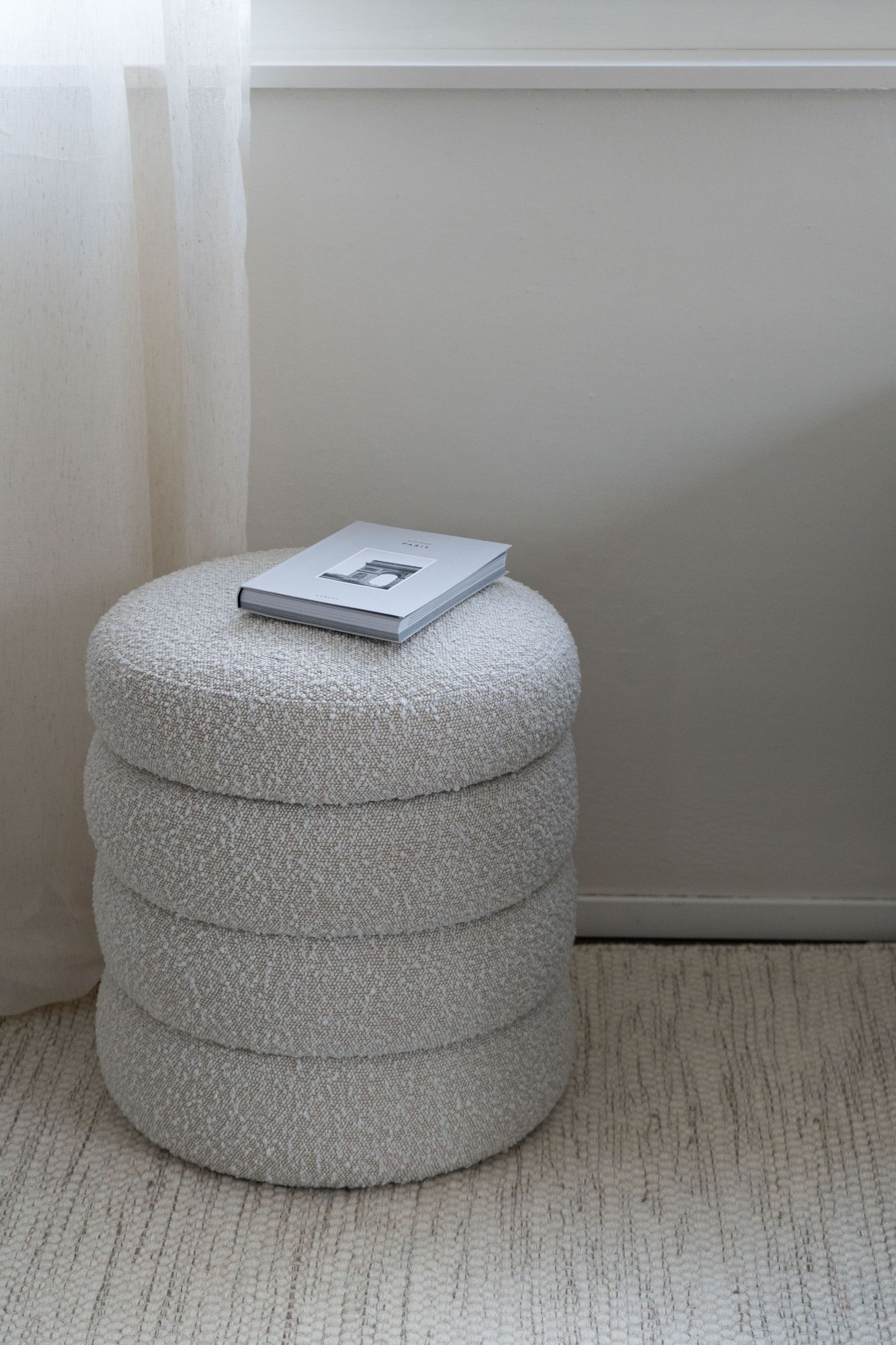 Bouclé pouf ottoman